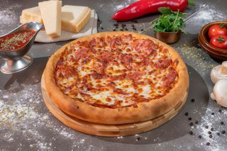 Pizza Peperoni medie