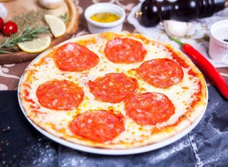 Pizza medie Salame piccante