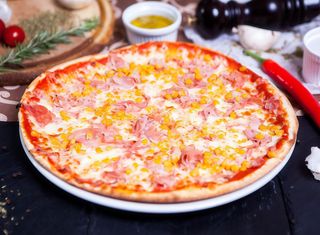 Pizza Family Prosciutto cu porumb