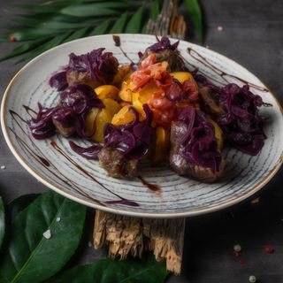 Obrăjori de vită cu piure de cartofi și sos brun