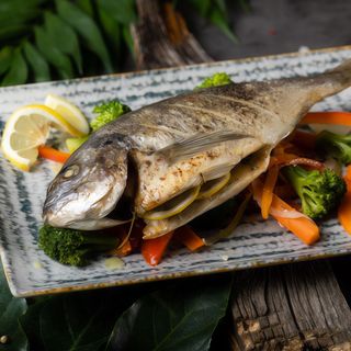 Dorada la cuptor cu legume sote