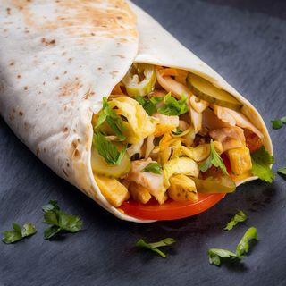 Cheddar-shaorma la lipie mare crispy pui