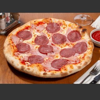 Pizza Prosciutto Salami
