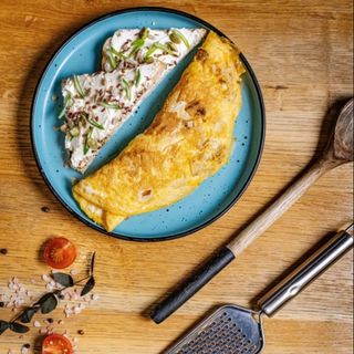 Omletă cu cremă de brânză