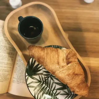 Espresso + croissant unt