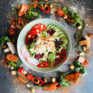 Salata cu Piept de Pui la Grill