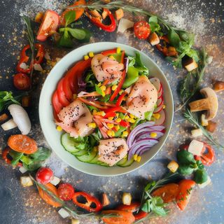 Salata cu Somon Fume