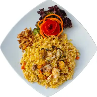 Orez la wok cu fructe de mare