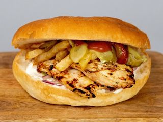 Hamburger cu piept de pui  