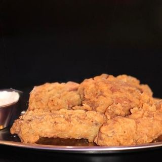 8  buc Crispy Chicken Wings+ Sos+ cartofi