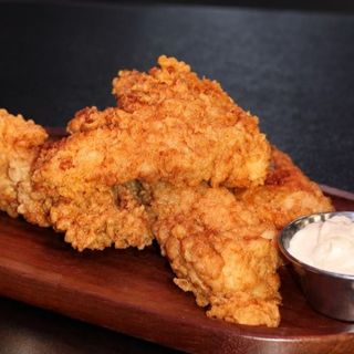 8  buc Crispy Chicken Strips+ Sos+ cartofi