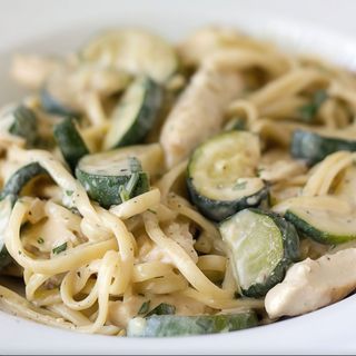 Paste cu Piept de Pui si Zucchini