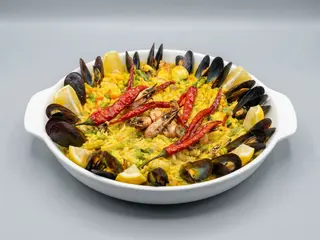 Paella con frutti di mare (2 persoane)