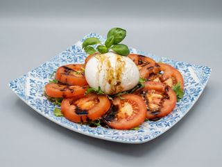 Mozzarella di bufala al caprese
