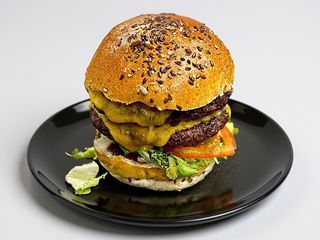 Make it double burger, cartofi wedges