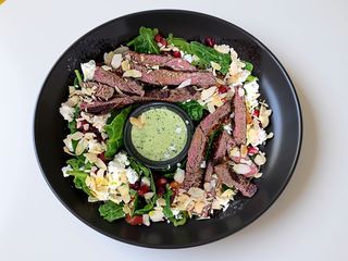 Salata cu muschi de vita si baby spanac