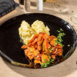 Tochitura românească cu garnitura la alegere