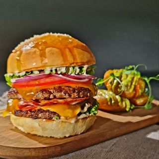 Hofmade smashed beef burger menu si suc la alegere