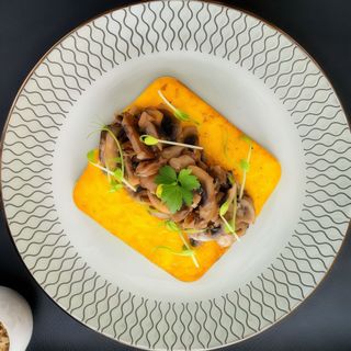 Ciuperci de padure cu mamaliguta