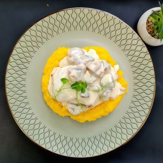 Pui cu smantana si ciuperci