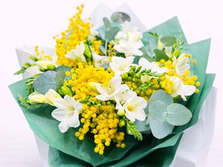 Buchet Parfumat cu Frezii Albe