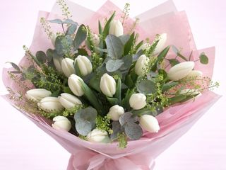 Buchet 21 Lalele Albe – Pure Elegance