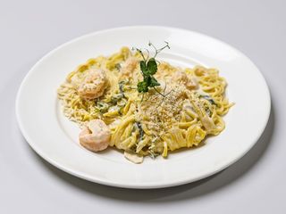 Spaghetti cu creveți si zucchini