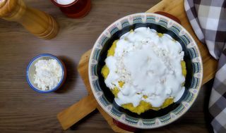 Branză cu smântână și mămăliguță