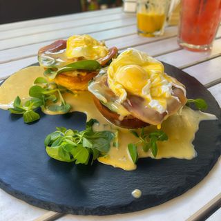 Ouă benedict