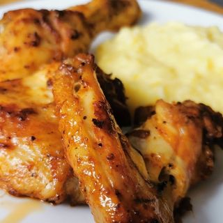 Aripioare la ceaun cu piure