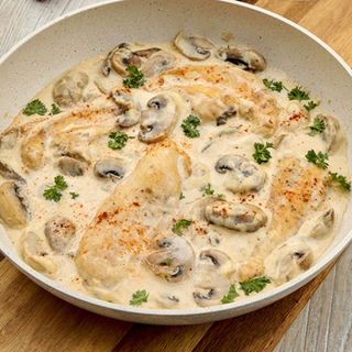 Pui cu smântână și ciuperci