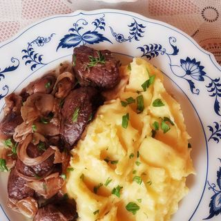 Ficăței de pui in sos de vin cu piure