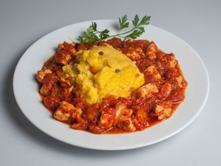 Friptură de pui cu mămăliguță
