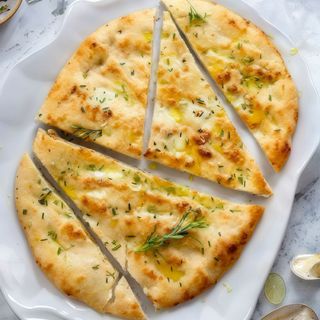 Focacia cu usturoi 32 cm