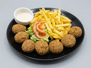 FALAFEL + CARTOFI PRAJITI +SALATA+SOSURI (500G) + AMBALAJ