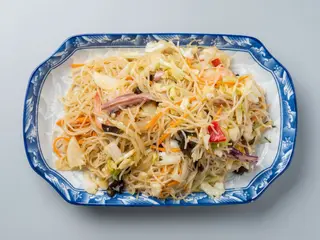 Spaghete de orez cu fructe de mare 