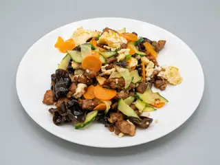 Porc cu urechi de lemn 