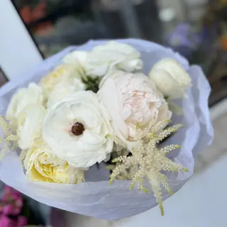 Buchet cu bujori albi Puritate