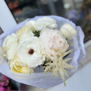 Buchet cu bujori albi Puritate