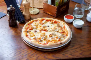 Pizza cu fructe de mare