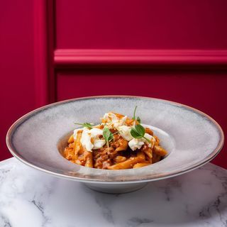 Penne cu ragu de vită și harissa