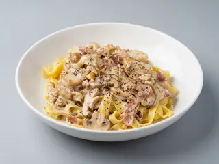 Taitei lati cu sos de pitonci