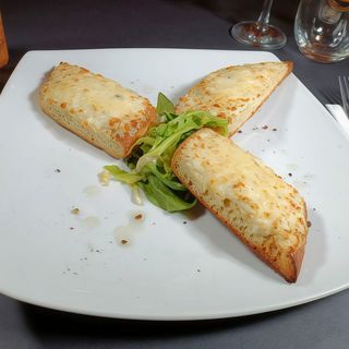 Bruschette cu crema branza, parmezan si salsa de trufe