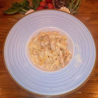 spaghete  cu somon si creveti