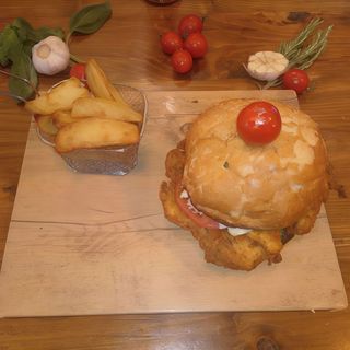 Cheeseburger vita si cartofi wedges