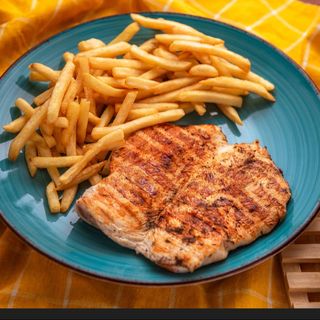 Piept de pui la Gratar cu Piure/Cartofi prajiti