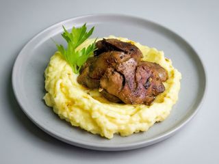 Ficăței de pui la tigaie cu Cartofi prăjiți/ piure 450 gr