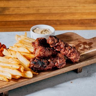 Platou de mici la grill