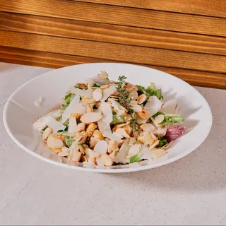 Salată Caesar cu piept de pui