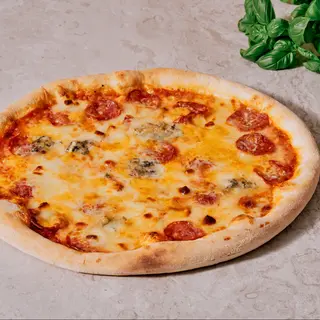 Quattro Formaggi cu salam picant